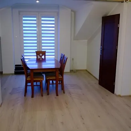 Δωμάτια σε οικογενειακή κατοικία Goscinne